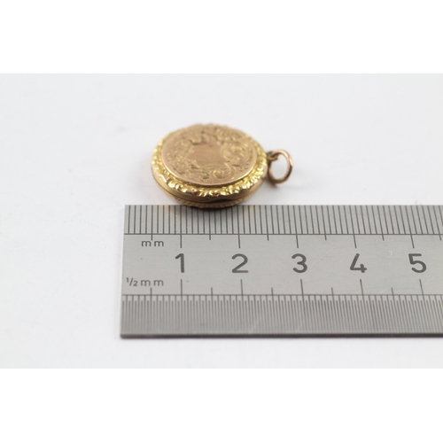 511 - 9ct gold back and front round locket (3.8g)