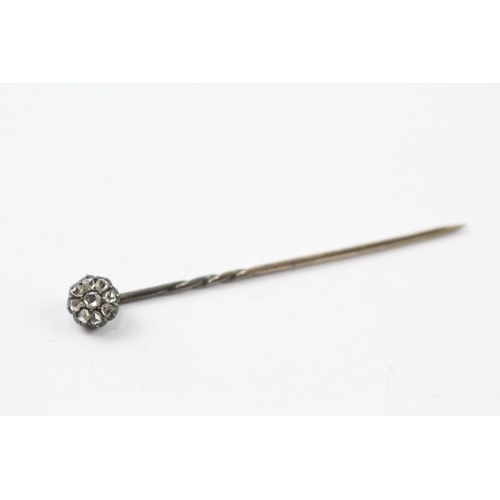 520 - 9ct gold old cut diamond stick pin (1g)