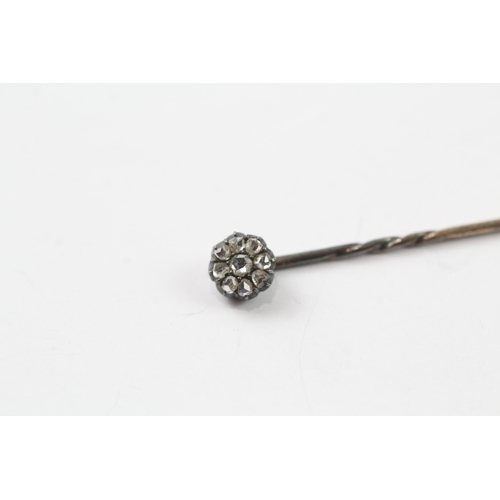 520 - 9ct gold old cut diamond stick pin (1g)