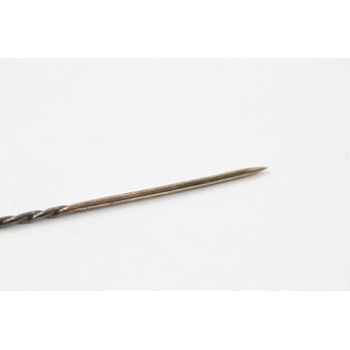 520 - 9ct gold old cut diamond stick pin (1g)