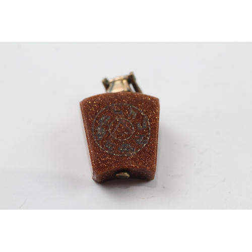 521 - Antique gold and goldstone fob (4.4g)