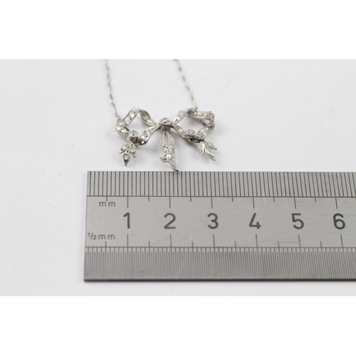 526 - 800 platinum diamond bow pendant *as seen* (2.6g)