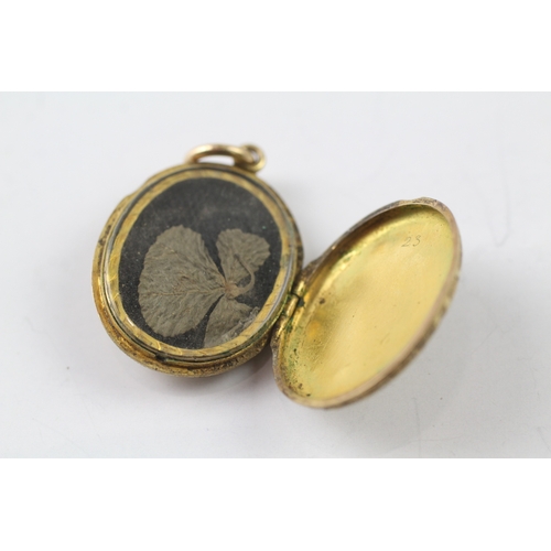 527 - 15ct gold Victorian locket with enamel and pearl detail (6.4g)