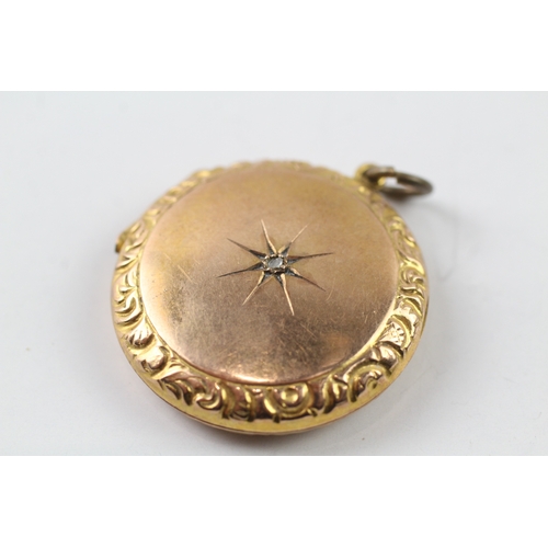 528 - 9ct gold back and front locket with diamond detail (6.6g)