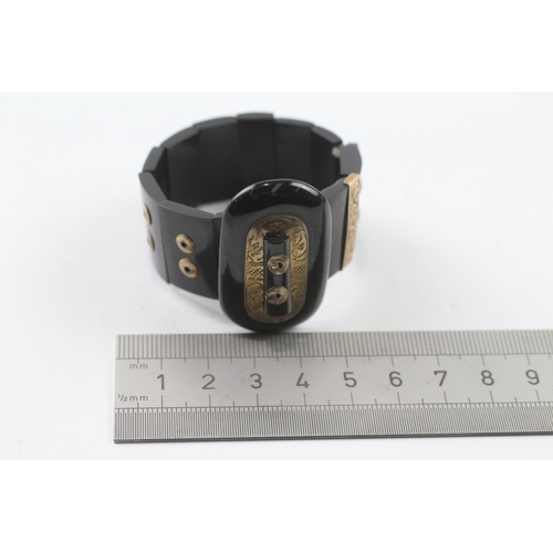 529 - Victorian jet and yellow metal buckle bracelet (16.1g)