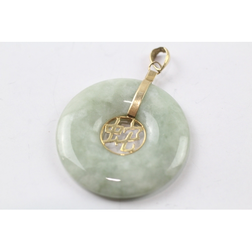 537 - 14ct gold jade pendant (6.8g)