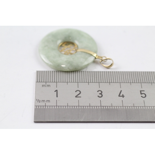 537 - 14ct gold jade pendant (6.8g)