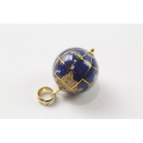 539 - 14ct gold gemstone inlay globe pendant (3g)