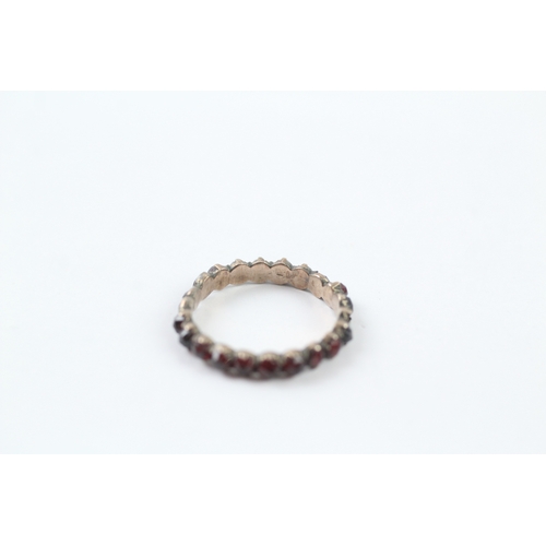 54 - Victorian Bohemian garnet bangle and ring (15.4g) Size M