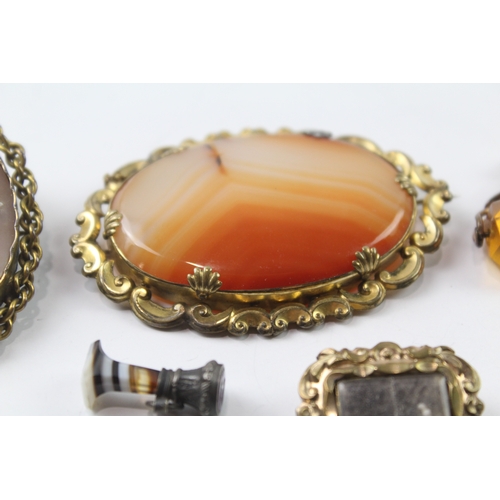 540 - A collection of antique jewellery including an agate seal (70g)