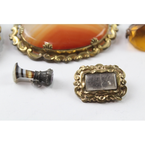 540 - A collection of antique jewellery including an agate seal (70g)