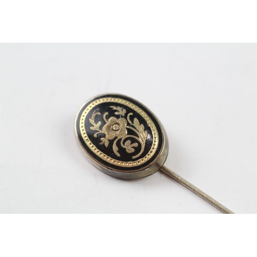 554 - 9ct gold Victorian enamel stick pin (3.2g)