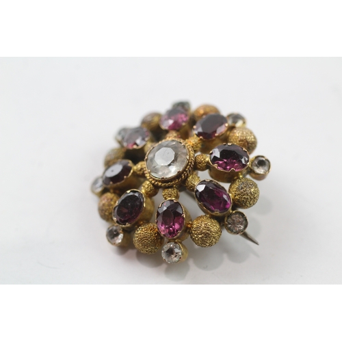 556 - 18ct gold antique garnet and paste brooch (4.1g)