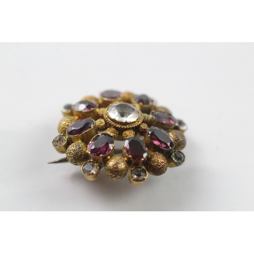 556 - 18ct gold antique garnet and paste brooch (4.1g)