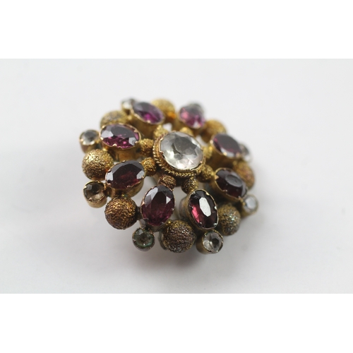 556 - 18ct gold antique garnet and paste brooch (4.1g)