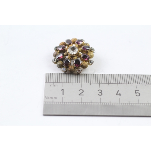 556 - 18ct gold antique garnet and paste brooch (4.1g)