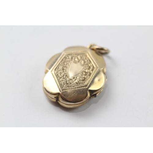 557 - 9ct gold vintage etched locket (4.6g)