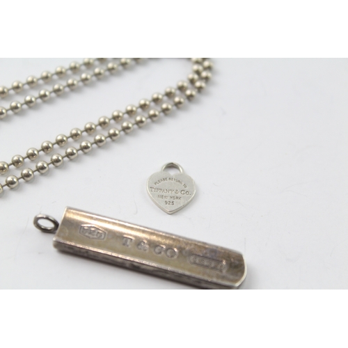 565 - A silver chain and two pendants by Tiffany and Co (19g)