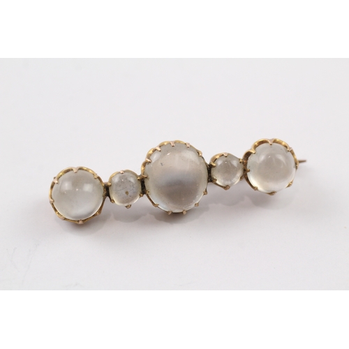 64 - 9ct gold Victorian moonstone brooch (4.6g)