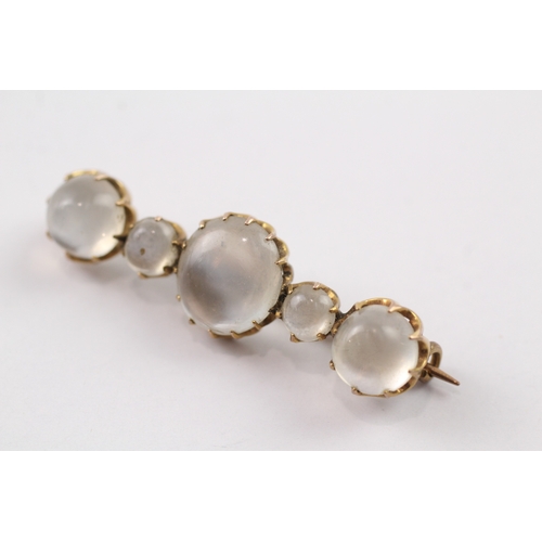 64 - 9ct gold Victorian moonstone brooch (4.6g)