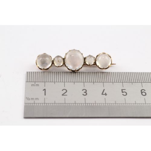 64 - 9ct gold Victorian moonstone brooch (4.6g)