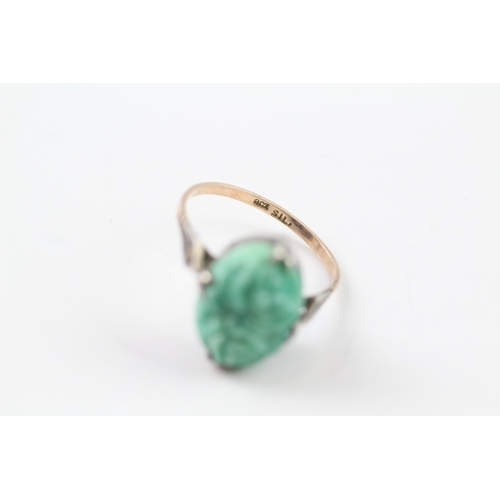 70 - 9ct gold and silver imitation jade and paste ring (2.7g) Size P