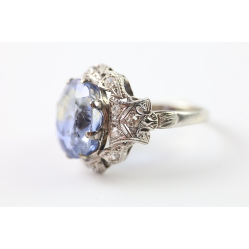 75 - 18ct gold diamond and sapphire ring (7.5g) Size R 1/2