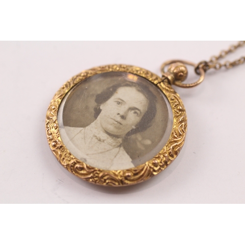 88 - 9ct gold antique double photo locket (11g)