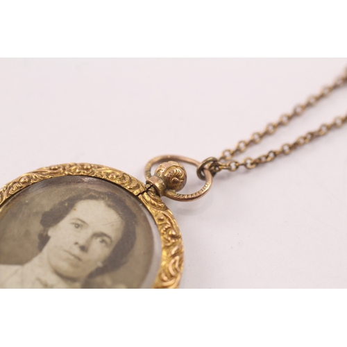 88 - 9ct gold antique double photo locket (11g)