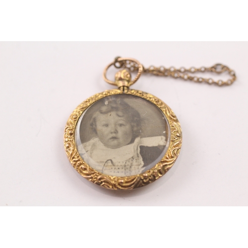 88 - 9ct gold antique double photo locket (11g)