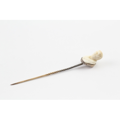 94 - 9ct gold carved figural stick pin (2.3g)