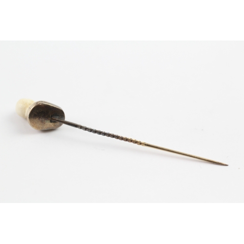 94 - 9ct gold carved figural stick pin (2.3g)