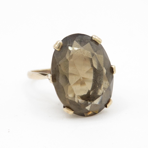 216 - 9ct gold vintage smokey quartz cocktail ring (5.9g) Size M