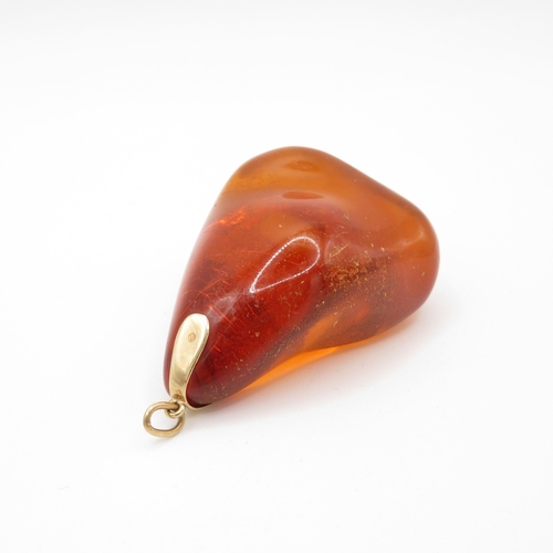 425 - 9ct gold mounted Baltic amber pendant (37.3g)