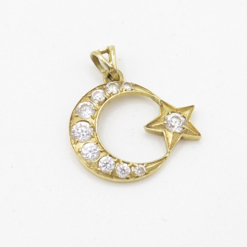 431 - 14ct gold cubic zirconia set moon and star pendant (2.5g)