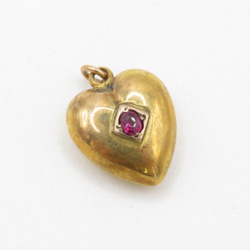 444 - 9ct gold ruby set heart pendant (1.5g)