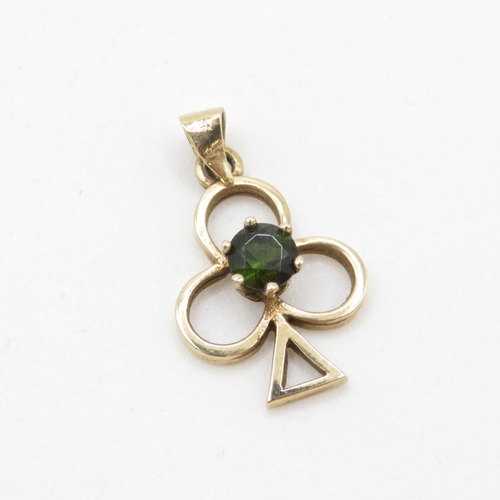 445 - 9ct gold tourmaline set club pendant (1.6g)