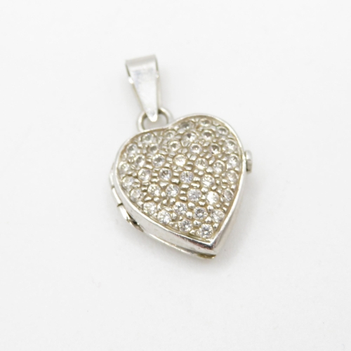 451 - 9ct gold cubic zirconia set locket (4.1g)