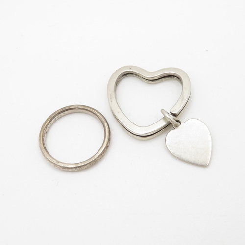 462 - A silver ring and keyring by Tiffany and Co (10.4g)