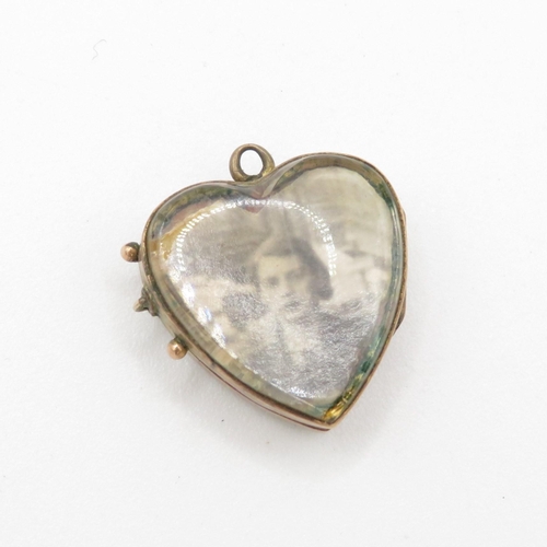 463 - 9ct gold heart design photo locket (6.6g)