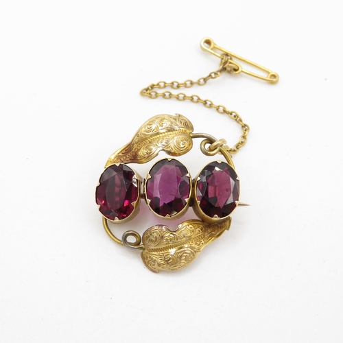 473 - 6ct gold antique garnet brooch (3.7g)