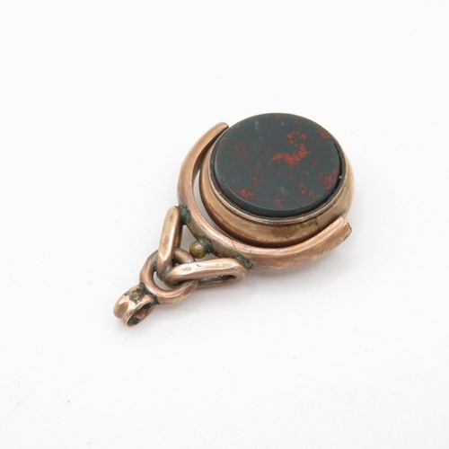 479 - 9ct gold bloodstone and carnelian spinning fob (4.5g)