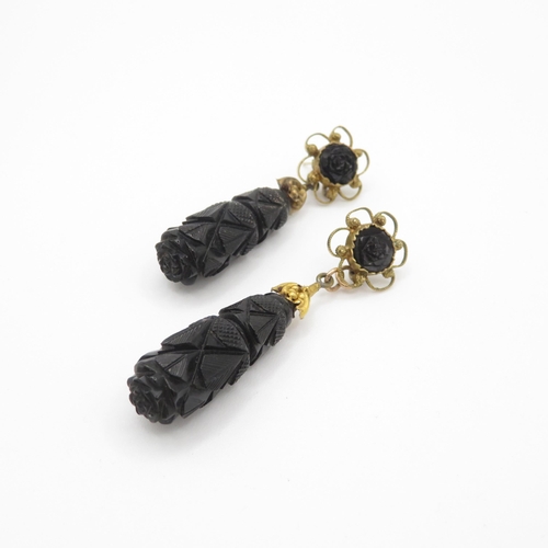 137 - Victorian carved jet drop earrings with 18ct gold mounts (9.1g)