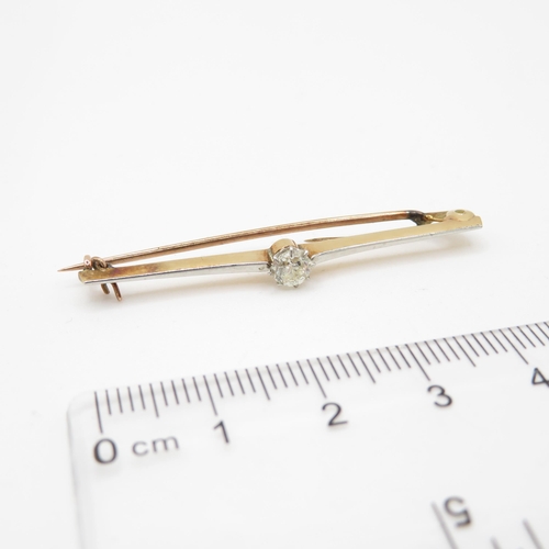 102 - 15ct gold & platinum old cut diamond single stone bar brooch with 9ct pin (2.5g) Size P