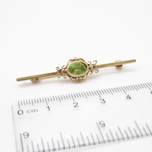 124 - 9ct gold vintage peridot brooch (3.4g)