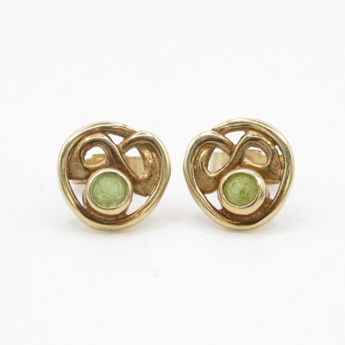 166 - 9ct gold peridot Celtic twist earrings (2g)