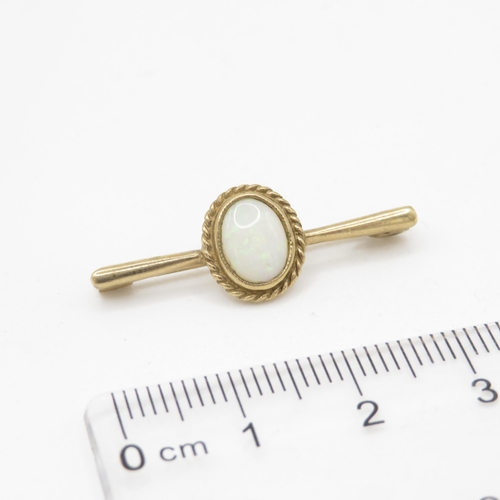 221 - 9ct gold opal brooch (1.8g)