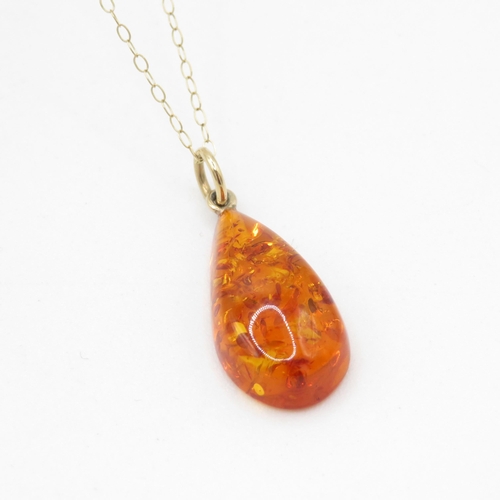 222 - 9ct gold amber pendant necklace (1.6g)