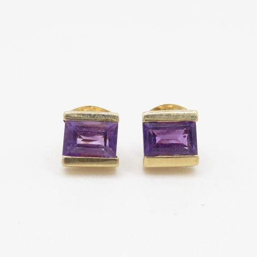 228 - 9ct gold and amethyst stud earrings (1.5g)