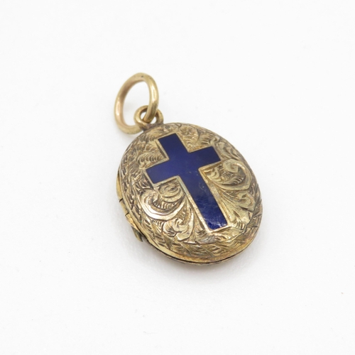 72 - 15ct gold antique cross patterned locket (2.2g)